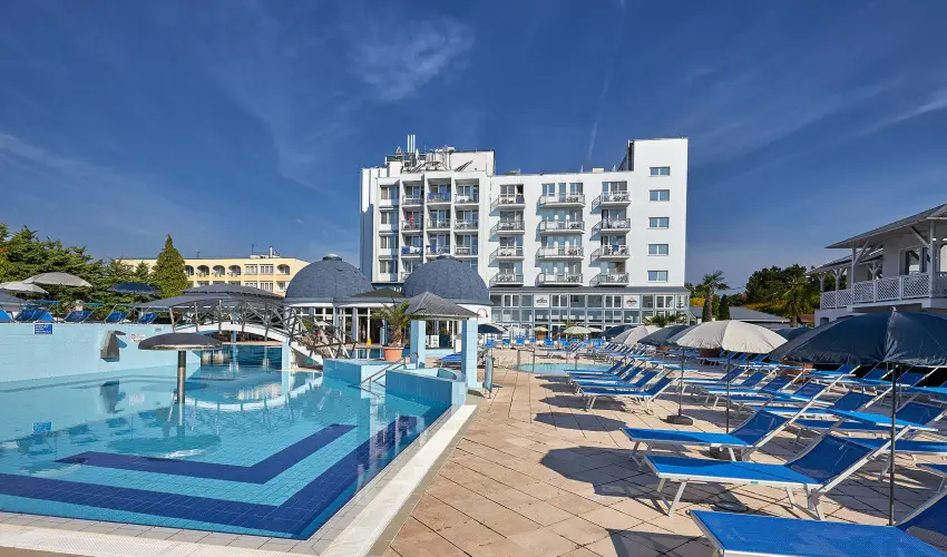 Silver Hotel Hajd�szoboszl� - M�rcius 15.  (min. 2 �j)