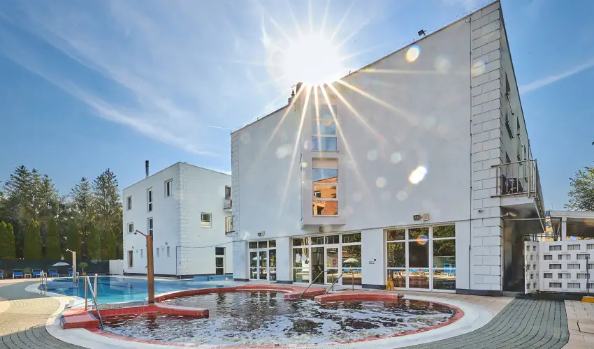 Silver Hotel Hajd�szoboszl� - M�rcius 15.  (min. 2 �j)