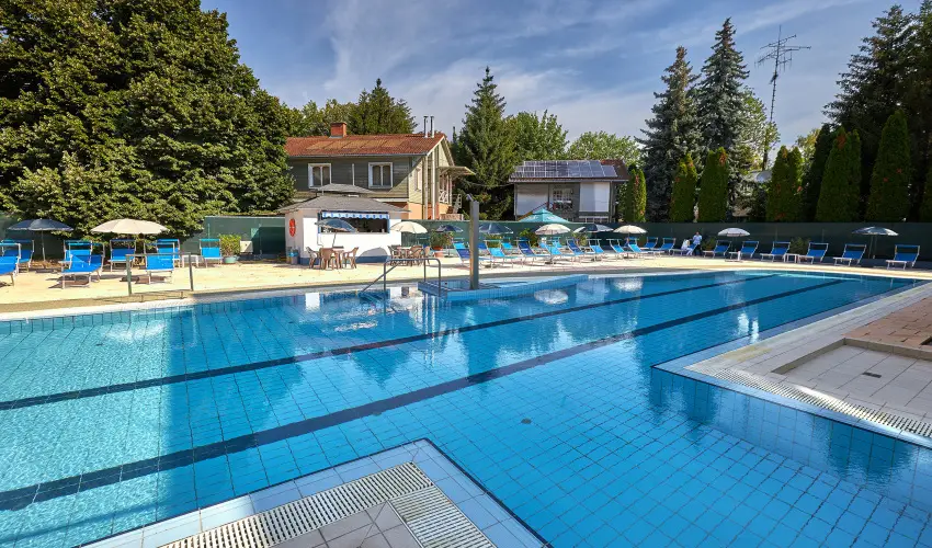 Silver Hotel Hajd�szoboszl� - M�rcius 15.  (min. 2 �j)
