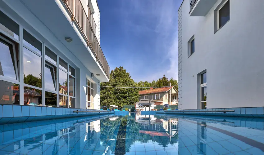 Silver Hotel Hajd�szoboszl� - M�rcius 15.  (min. 2 �j)
