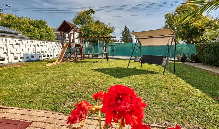 Silver Hotel Hajd�szoboszl� - M�rcius 15.  (min. 2 �j)