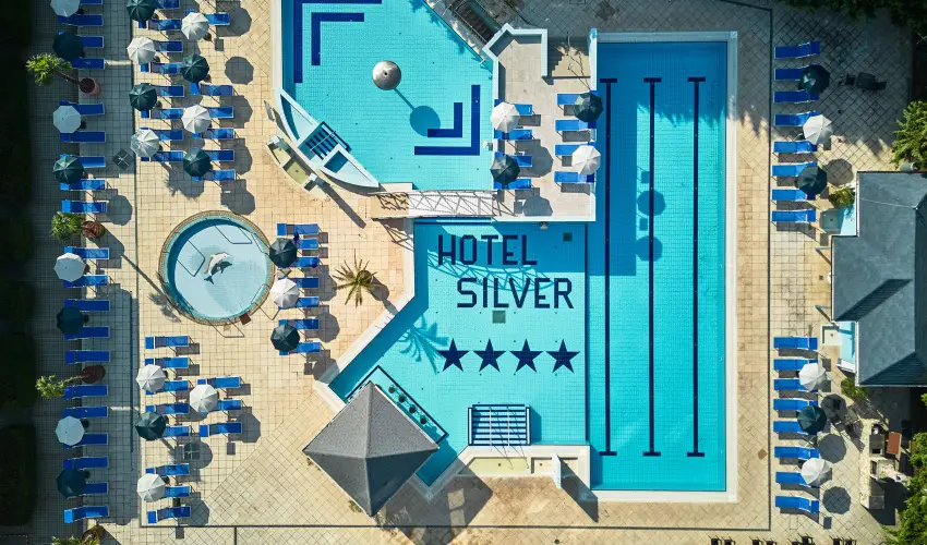 Silver Hotel Hajd�szoboszl� - M�rcius 15.  (min. 2 �j)
