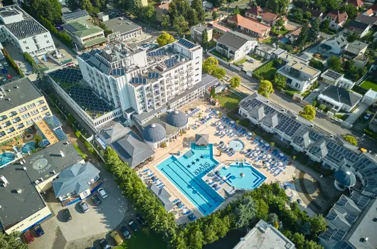 Silver Hotel - M�rcius 15. (min. 2 �j)