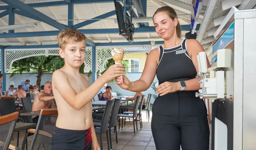 Silver Hotel Hajd�szoboszl� - M�rcius 15.  (min. 2 �j)