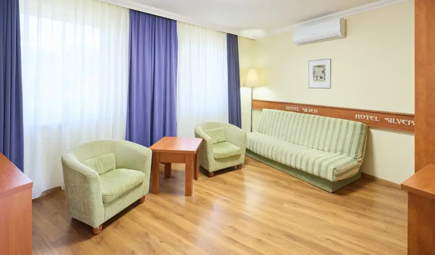 Silver Hotel Hajd�szoboszl� - M�rcius 15.  (min. 2 �j)