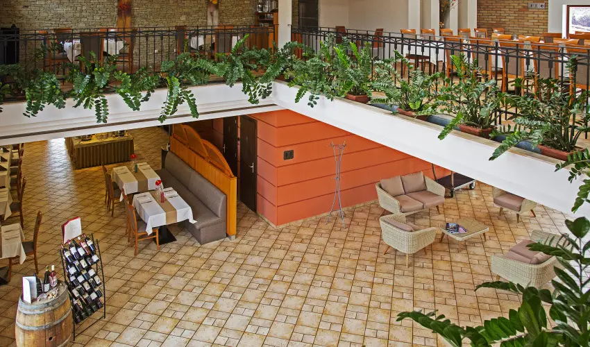 Hotel St�ci� Wellness & Konferencia Vecs�s - M�rcius 15. 