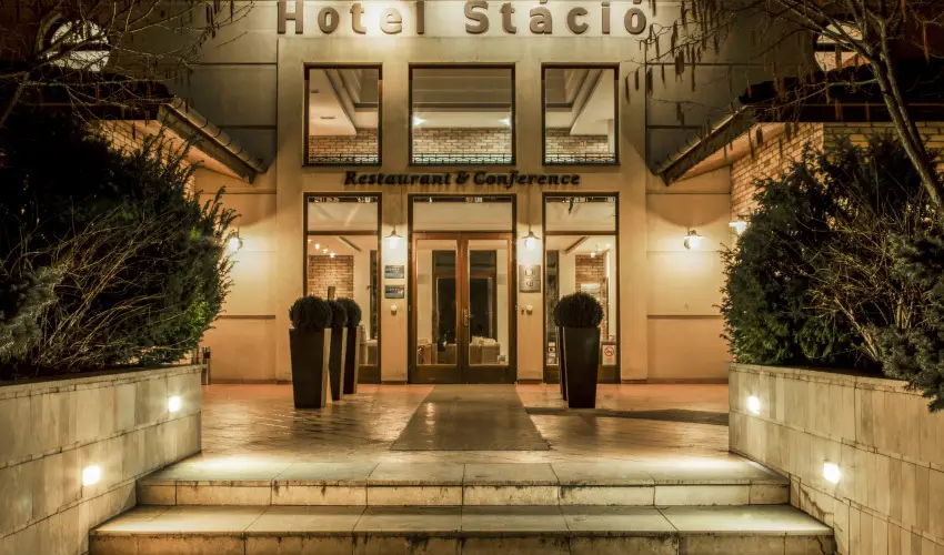 Hotel St�ci� Wellness & Konferencia Vecs�s - M�rcius 15. 