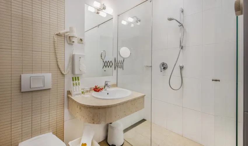 Hotel St�ci� Wellness & Konferencia Vecs�s - M�rcius 15. 