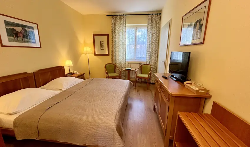 Hotel Sz�palma Porva-Sz�palmapuszta - M�rcius 15.