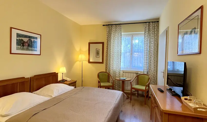 Hotel Sz�palma Porva-Sz�palmapuszta - M�rcius 15.