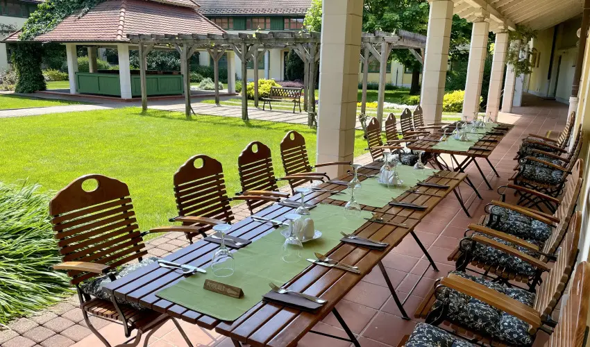 Hotel Sz�palma Porva-Sz�palmapuszta - M�rcius 15.