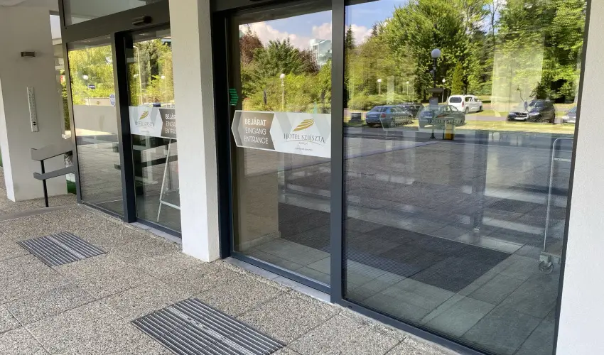 Hotel Szieszta Sopron - M�rcius 15. 