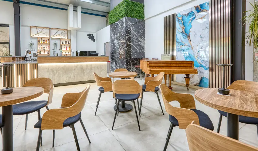Hotel Szieszta Sopron - M�rcius 15. 