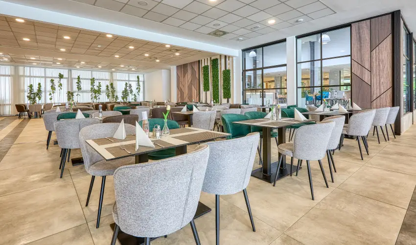 Hotel Szieszta Sopron - M�rcius 15. 