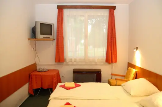 Hotel Touring - M�rcius 15. 