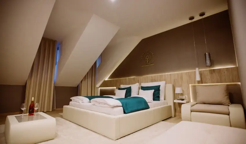 The Hotel Unforgettable - Hotel Tiliana by Homoky Hotels Budapest - M�rcius 15. 