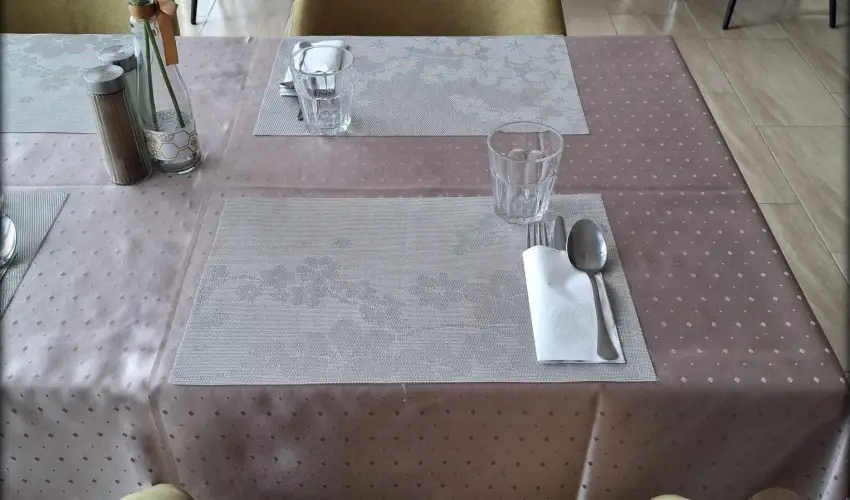 Hotel Unicornis Eger - M�rcius 15.