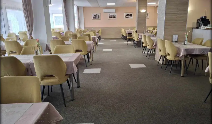 Hotel Unicornis Eger - M�rcius 15.