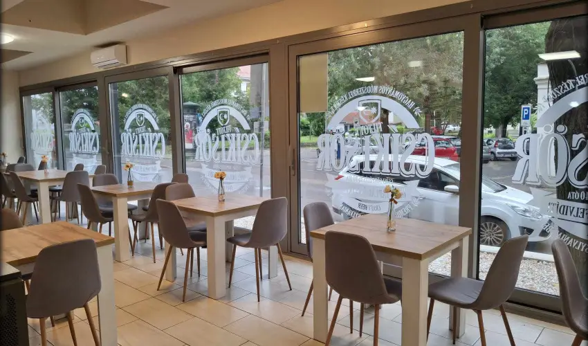 Hotel Unicornis Eger - M�rcius 15.