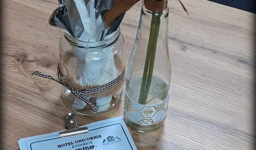 Hotel Unicornis Eger - M�rcius 15.