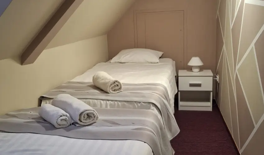 Hotel Unicornis Eger - M�rcius 15.