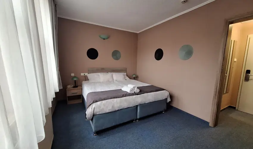 Hotel Unicornis Eger - M�rcius 15.