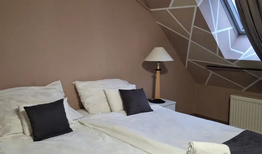 Hotel Unicornis Eger - M�rcius 15.