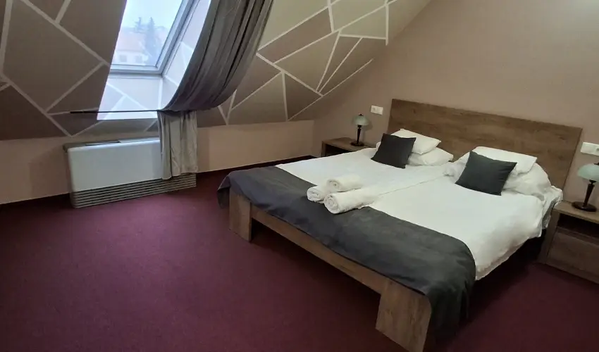 Hotel Unicornis Eger - M�rcius 15.