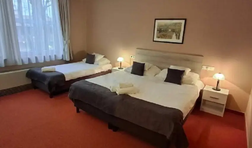 Hotel Unicornis Eger - M�rcius 15.