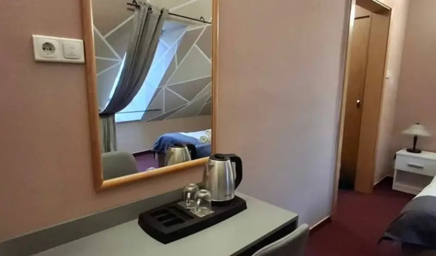 Hotel Unicornis Eger - M�rcius 15.