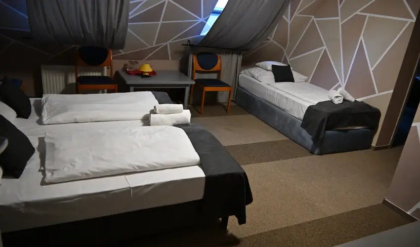 Hotel Unicornis Eger - M�rcius 15.