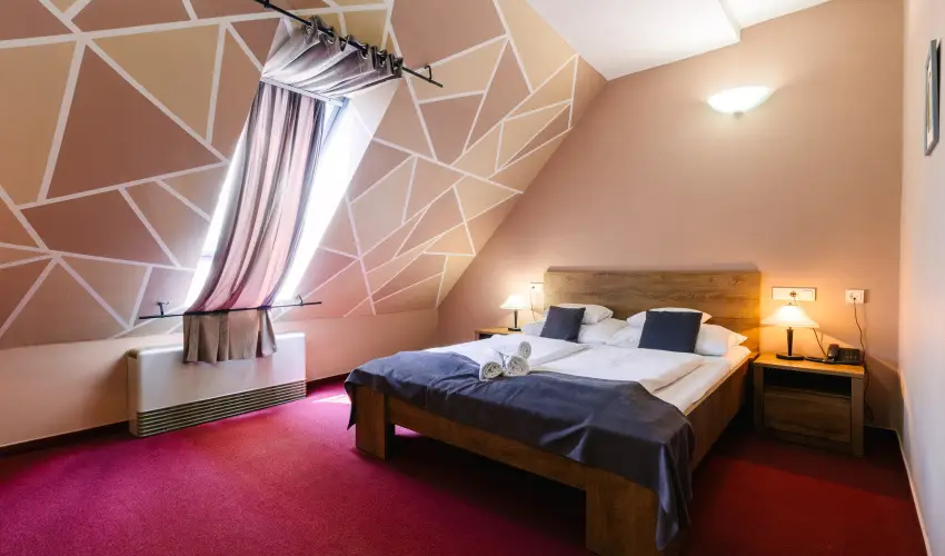 Hotel Unicornis Eger - M�rcius 15.