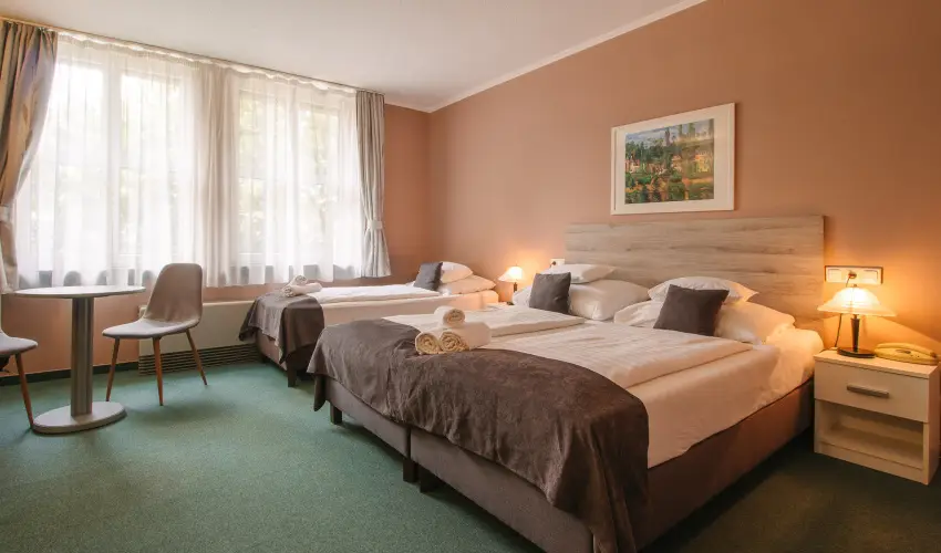 Hotel Unicornis Eger - M�rcius 15.