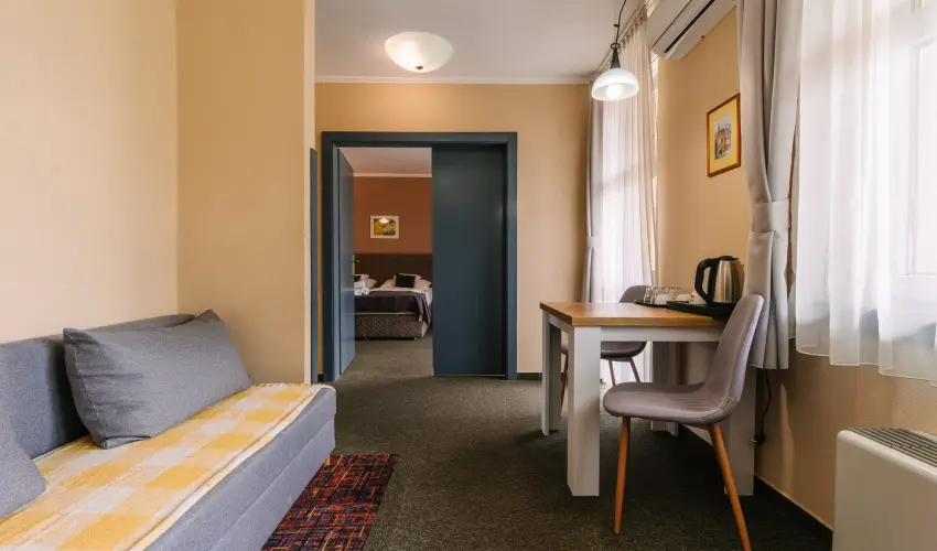 Hotel Unicornis Eger - M�rcius 15.