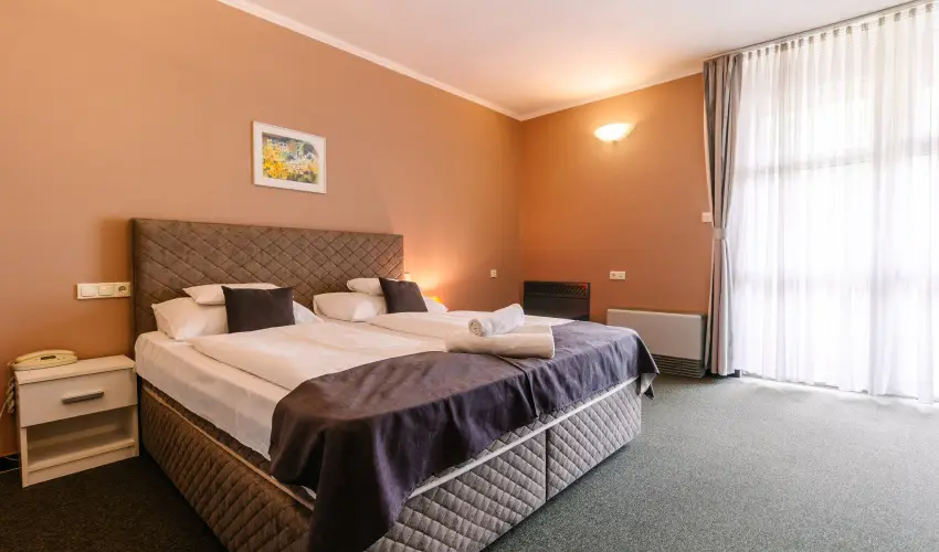 Hotel Unicornis Eger - M�rcius 15.