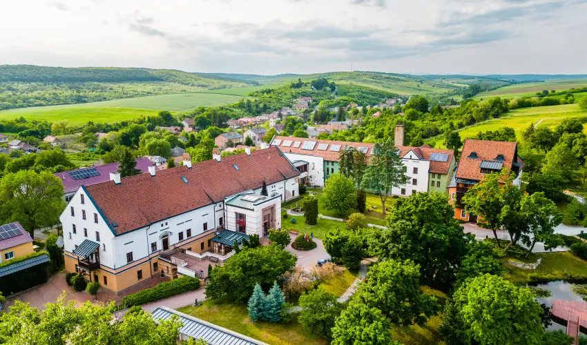 Hotel V�csecity Hern�dv�cse - M�rcius 15.