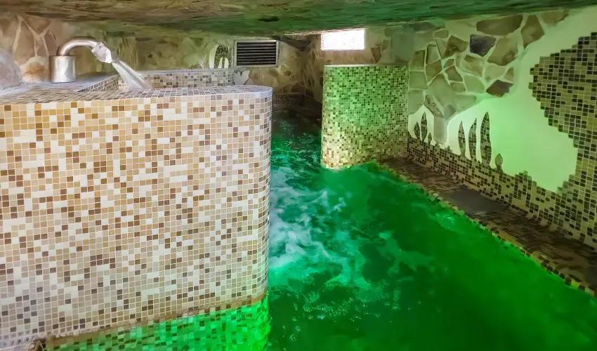 Hotel V�csecity Hern�dv�cse - M�rcius 15.