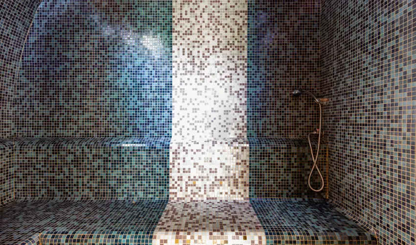 Hotel V�csecity Hern�dv�cse - M�rcius 15.