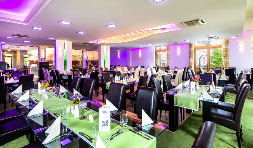 Hotel V�csecity Hern�dv�cse - M�rcius 15.