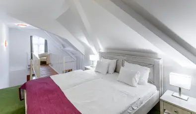 Hotel V�csecity Hern�dv�cse