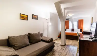 Hotel V�csecity Hern�dv�cse