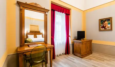 Hotel V�csecity Hern�dv�cse