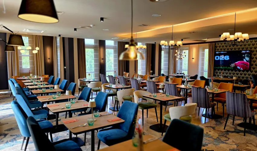 Hotel V�csecity Hern�dv�cse - M�rcius 15.
