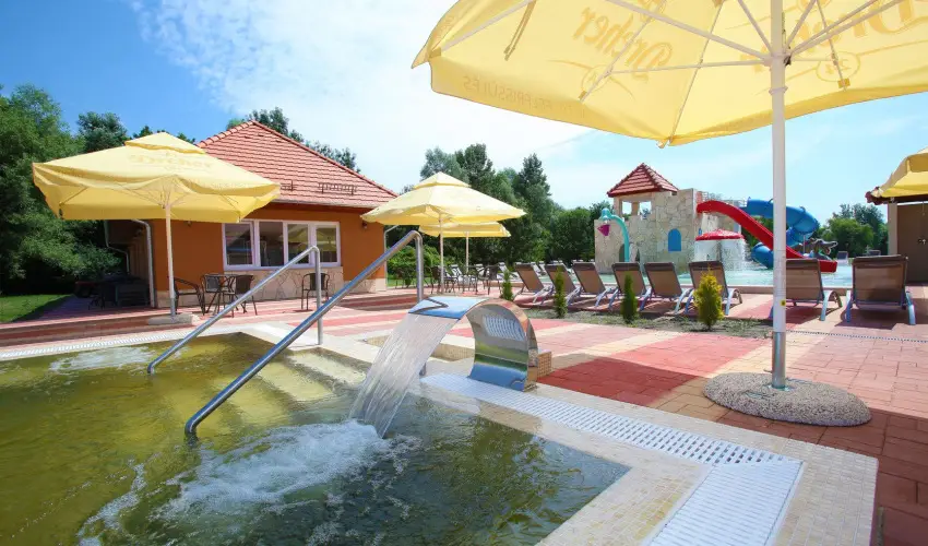 Term�l Hotel Vesta T�pi�szecs� - M�rcius 15.
