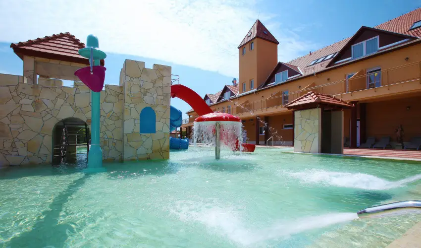 Term�l Hotel Vesta T�pi�szecs� - M�rcius 15.