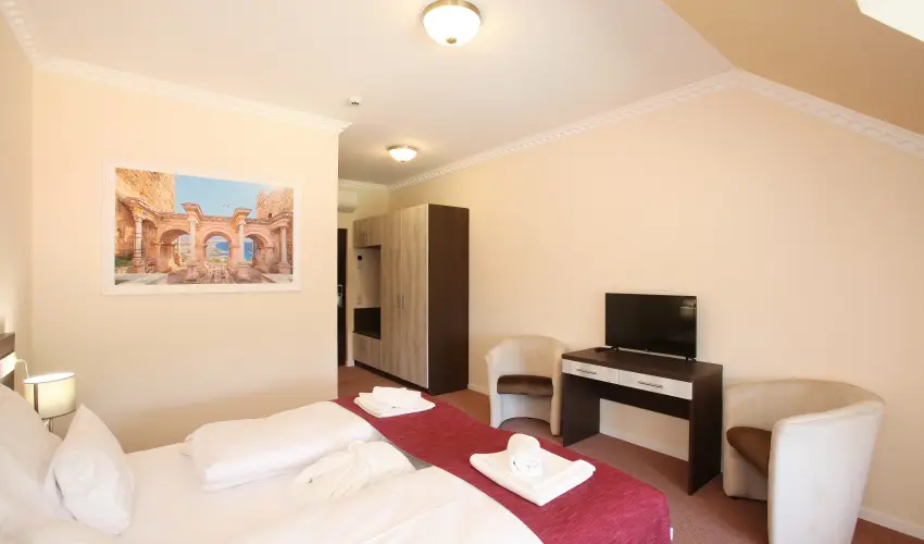 Term�l Hotel Vesta T�pi�szecs� - M�rcius 15.