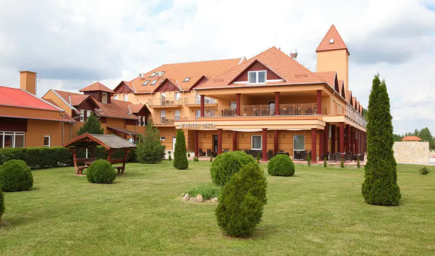 Term�l Hotel Vesta T�pi�szecs� - M�rcius 15.