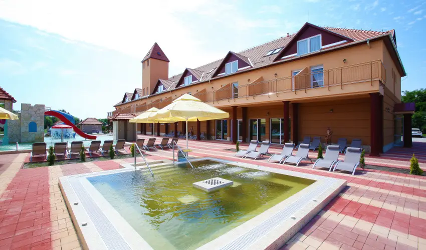 Term�l Hotel Vesta T�pi�szecs� - M�rcius 15.