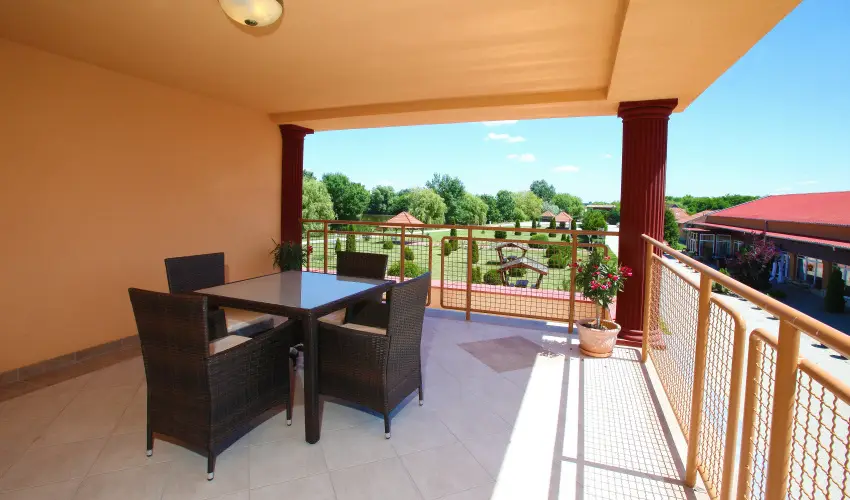 Term�l Hotel Vesta T�pi�szecs� - M�rcius 15.