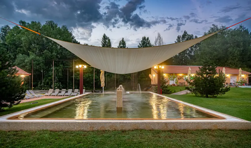 Term�l Hotel Vesta T�pi�szecs� - M�rcius 15.